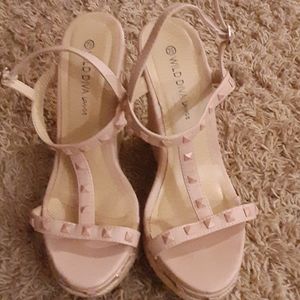 Pink wedges